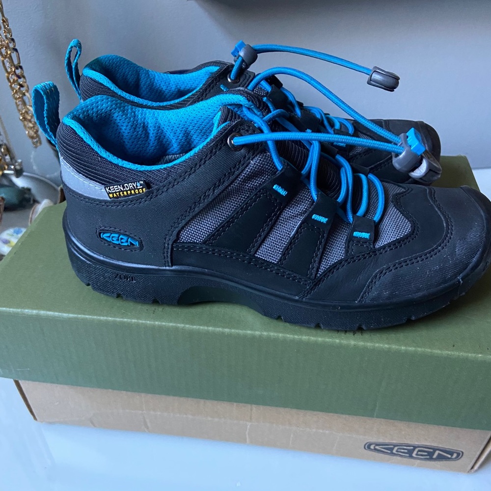 Boys Keens size 1